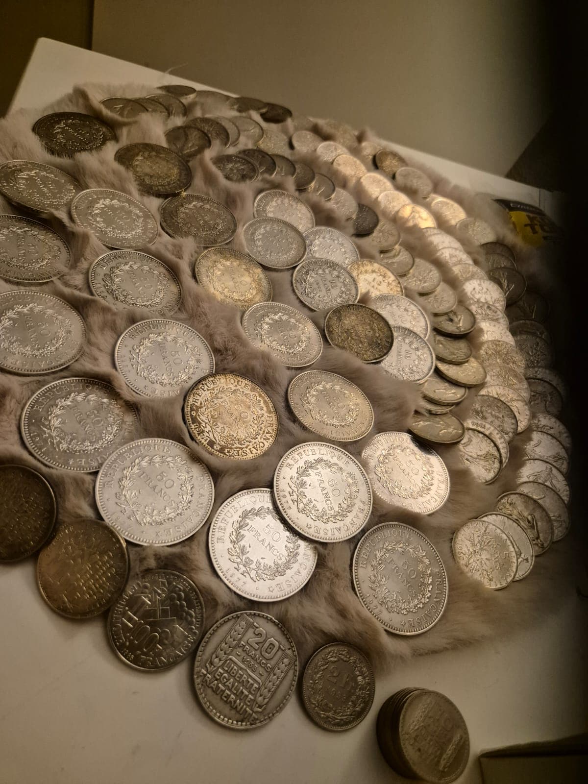Ensemble de pièces anciennes